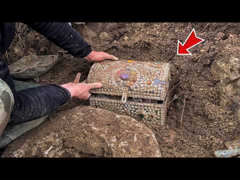 We Found A Very Big Treasure❗️ [ Strange Treasure Hunt With a Metal Detector ]