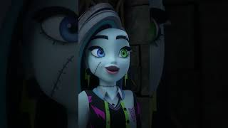¡El caos de la serpiente mascota de Cleo! 🐍✨ | Monster High Spain #shorts