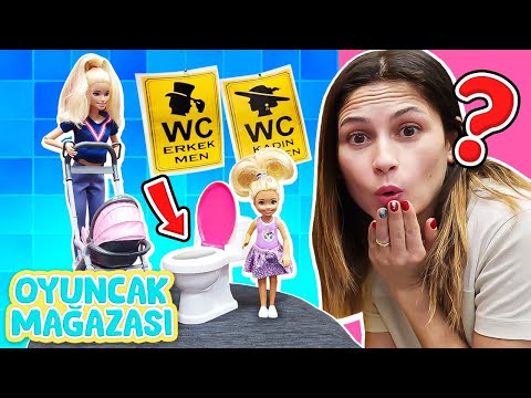 Oyuncak Barbie ile Oyuncak Mağazası - Chelsea'nin tuvaleti geliyor! Kız videoları