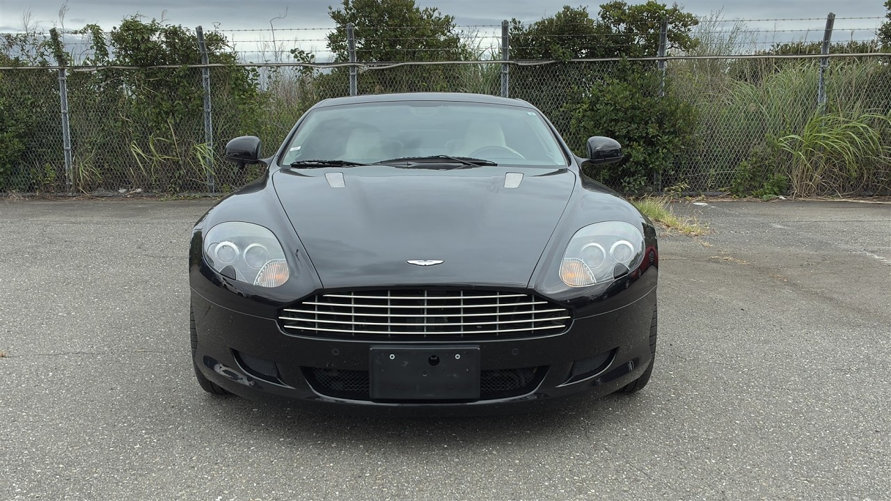 Vista previa del video del Aston Martin DB 9 (2011)