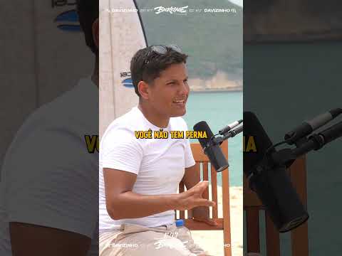 Ele esqueceu os dedos na barriga da mãe...