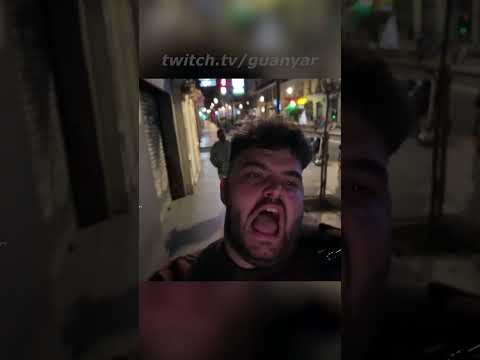 Se hace el LOCO para que no le ROBEN...