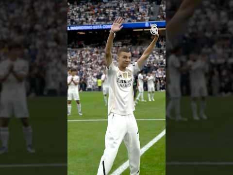 🤍 Emotional Bernabéu tribute to Abderrahim, the Moroccan fan who lost his family in earthquake.