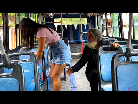 Cosas que te pueden suceder si viajas sola en el bus