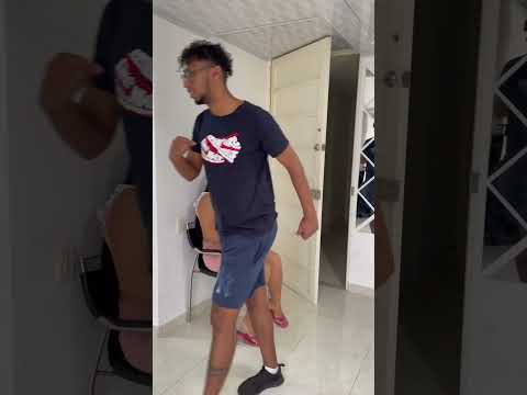 Jajajaja cuando tus hijos repiten todo lo que hace el papá 😂❤️ #humor #parejas #amor