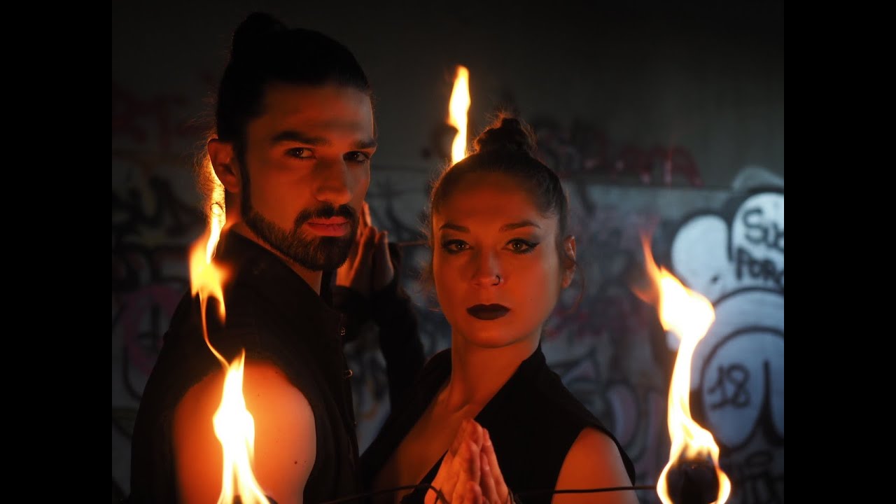 Duo eclissi spettacoli di fuoco
