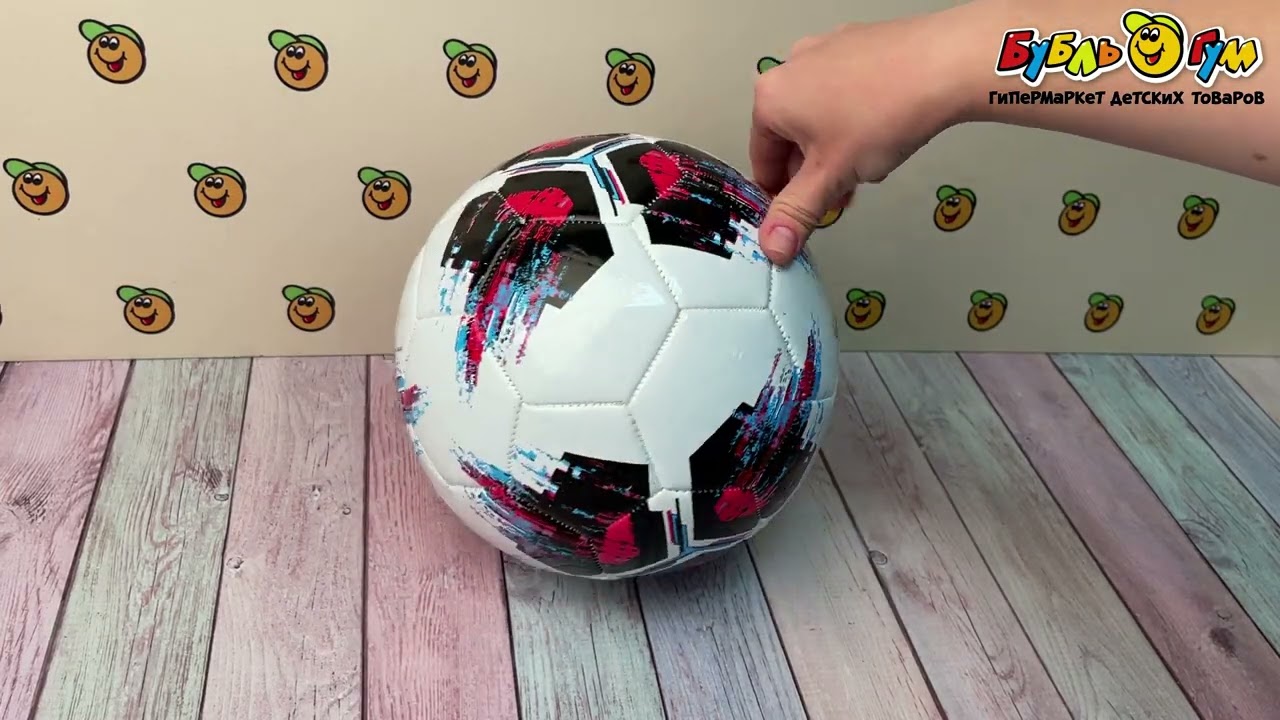 Мяч футбольный с цветными вставками в ассортименте - видео