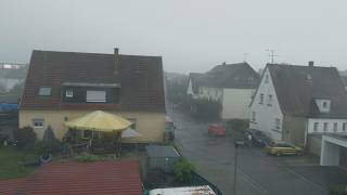 Gewitterfront mit heftigem Starkregen und Sturmböen, 28. August 2026