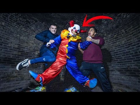CAZAMOS AL PAYASO ENANO *llamamos a la policía*