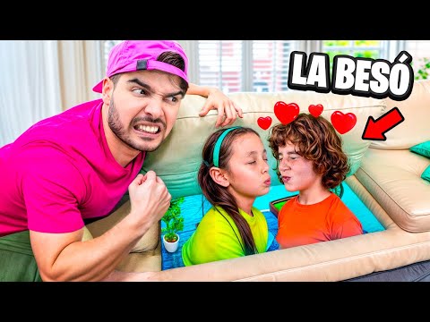 LOS ENCONTRÉ DÁNDOSE UN BESO !!