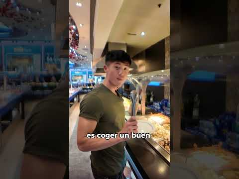 Comiendo en un buffet libre siendo Chino