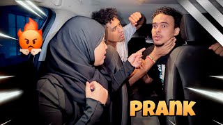 PRANK GONE WRONG SIDAN OO KALE WAA QALAD QOF DHAAWAC AYAA SOO GAARI KARO 