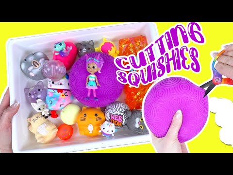 Gabby's Dollhouse Cutting Squishies into One Bowl with Pandy, Cakey, Catrat