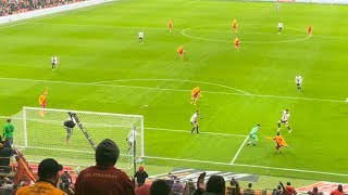 Muhammed’in topu çizgiden çıkıyor (Tribün beşiktaşa cehennem pres uyguluyor)