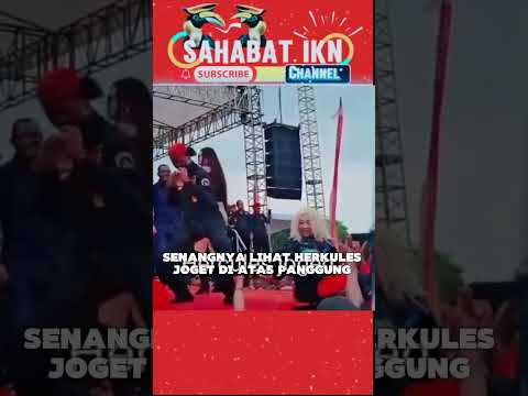 Senangnya lihat herkules joget di atas panggung #funny