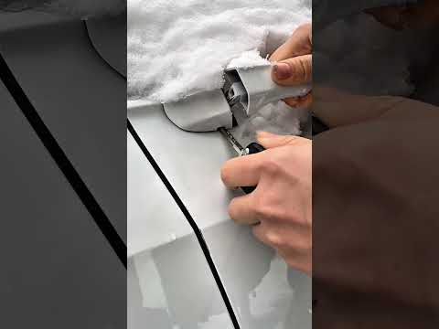 What should I do if I can’t open the car door on a snowy day?