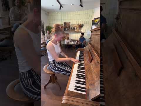 Subscribe to my Instagram: dashashpringer ❤️ #abba #abbamoney #piano #musiciansoftiktok