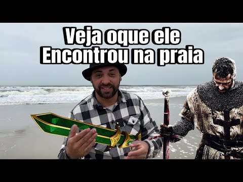 Homem resgata tesouro escondido na Praia