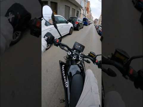 ESTA MOTO es INCONTROLABLE 💀 #motovlog #MOTOS #español