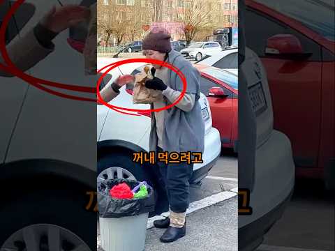 노숙자 할머니를 도와준 여성의 깜짝 놀랄만한 행동