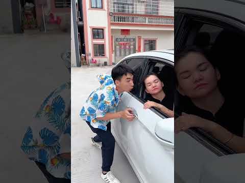 怎麽感覺不對勁？臉上怎麽感覺滴水了 #阿星快點跑#funny #shorts