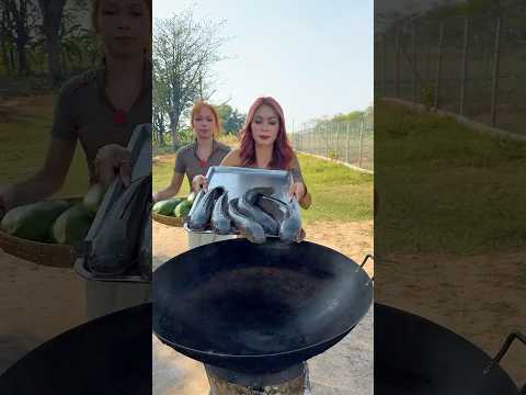 Cooking yummy soup fish with papaya recipe