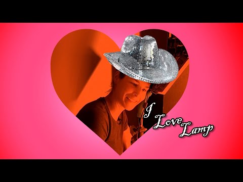 Making out with my lamp, yee-haw (things I do to get the shot)💅
