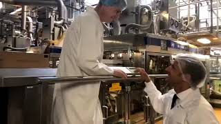 Le président Macron rend visite à une entreprise familiale de transformation des aliments. #2