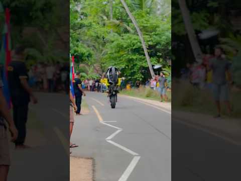 පාවෙන bike දැකලා නැත්තන් බලාගන්න ❤😎 #shorts #fz #ns200