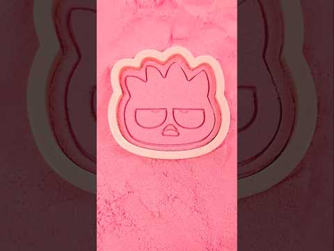 It's satisfying to form a sanrio merry christmas from sand A24 #mould #satisfying #kineticsand #mold