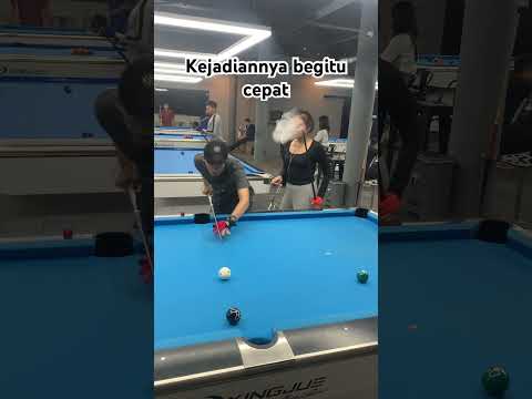 Ada yang aneh kah ?#billiard #funny #viralvideo