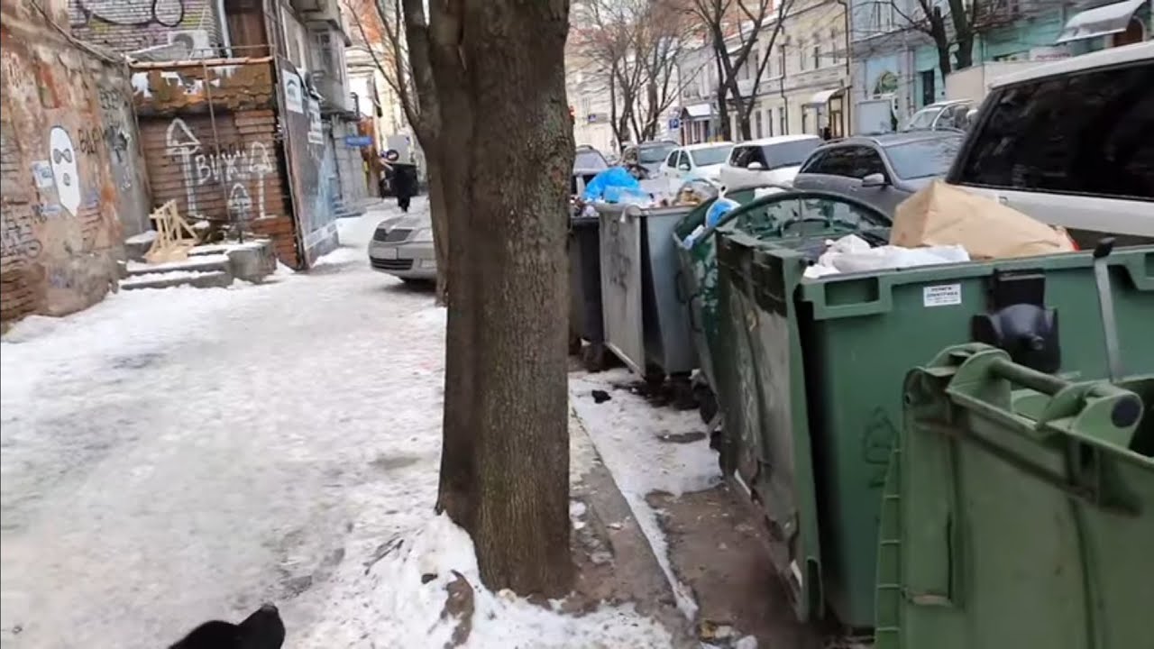 Томас заставил рыться на помойке Разборки с домом