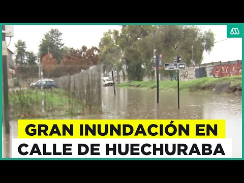 Sector residencial inundado en Huechuraba: Autoridades trabajan en la zona