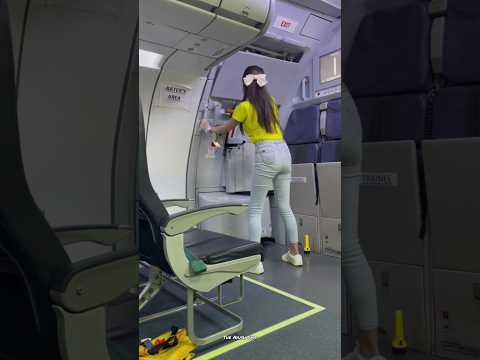 Why planes don't have Automatic doors?🤔 #shorts