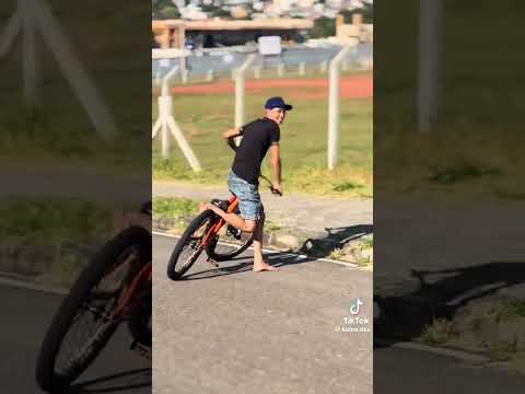 a si se debe frenar la bicicleta 🤣 #viralvideo