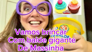 Vamos brincar com balde gigante de massinha