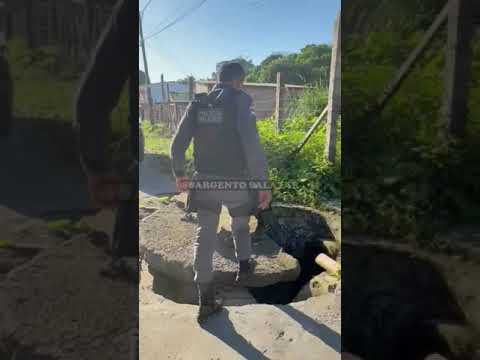 FUGINDO NO ESGOTO! LADRÃO ASSALTA CONDUÇÃO COLETIVA E SE ESCONDE NO ESGOTO