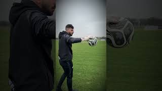 🧤👀    #futbol #goalkeeper #colonelkkjϟ #colonelkkjϟ #soccer #memes #football #porteros #gloves