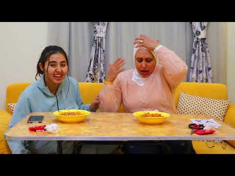 تحدي الاندومي الكوري والاسئلة المحرجة مع تمني (بتاخدي كام من اليوتيوب؟)