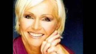 Svou partu přátel ještě naštěstí mám - Helena Vondráčková