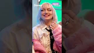 #Shorts Hat Parshad ein Nippelpiercing oder hat sie nicht? Finde es raus. Fake Train auf Freevee.