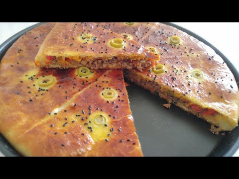 فطيرة محشية باللحم المفروم بعجينة هشة وطرية وناعمة😂 المهم رووعة وعجبت زوجي😌😌