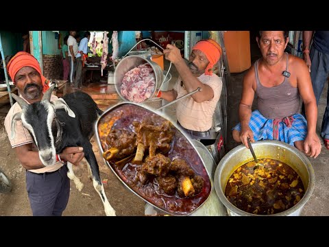 खस्सी सामने नहीं कटेगा तो Mutton नहीं बनेगा ।लोग यहाँ के मटन का इतने दीवाने है की बस🚌तक रोक देते है।