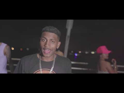 BARCA NA BATIDA, MANEIRO NA VOZ E MC GW - ELA CAPRICHA NA SENTADA (VIDEOCLIPE OFICIAL)