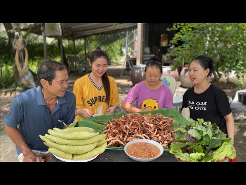V456. Mực chiên giòn cuốn bánh tráng chấm nước mắm chua ngọt ăn kèm khổ qua tây nhà trồng