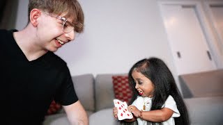 Performing Magic To The Worlds shortest woman 