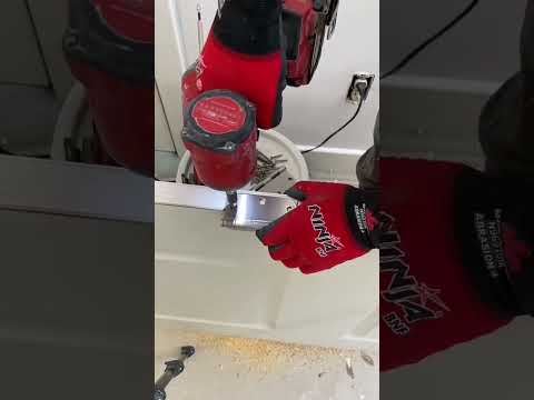 Instalación de bisagra
