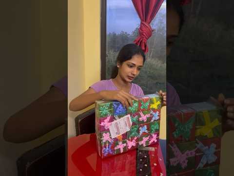 ഗിഫ്റ്റ് പൊട്ടിച്ചാലോ ❤️