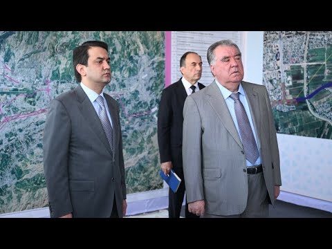 Эмомалӣ Раҳмон дар ш. Душанбе бо корҳои сохтмонӣ дар Чойхонаи миллӣ ва Варзишгоҳи миллӣ шинос шуданд
