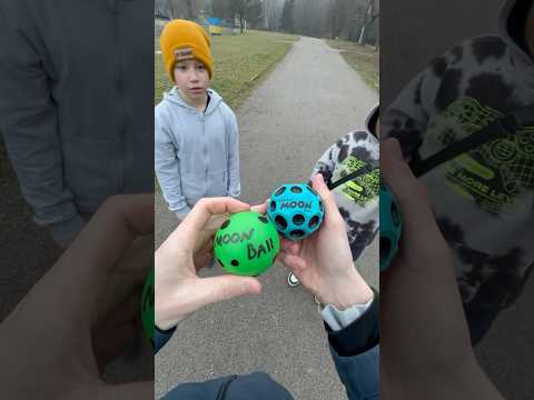 Хлопці кидають НЕ ОРИГІНАЛЬНИЙ Moon Ball?😱 #gravityball #challenge #moonball #дюха
